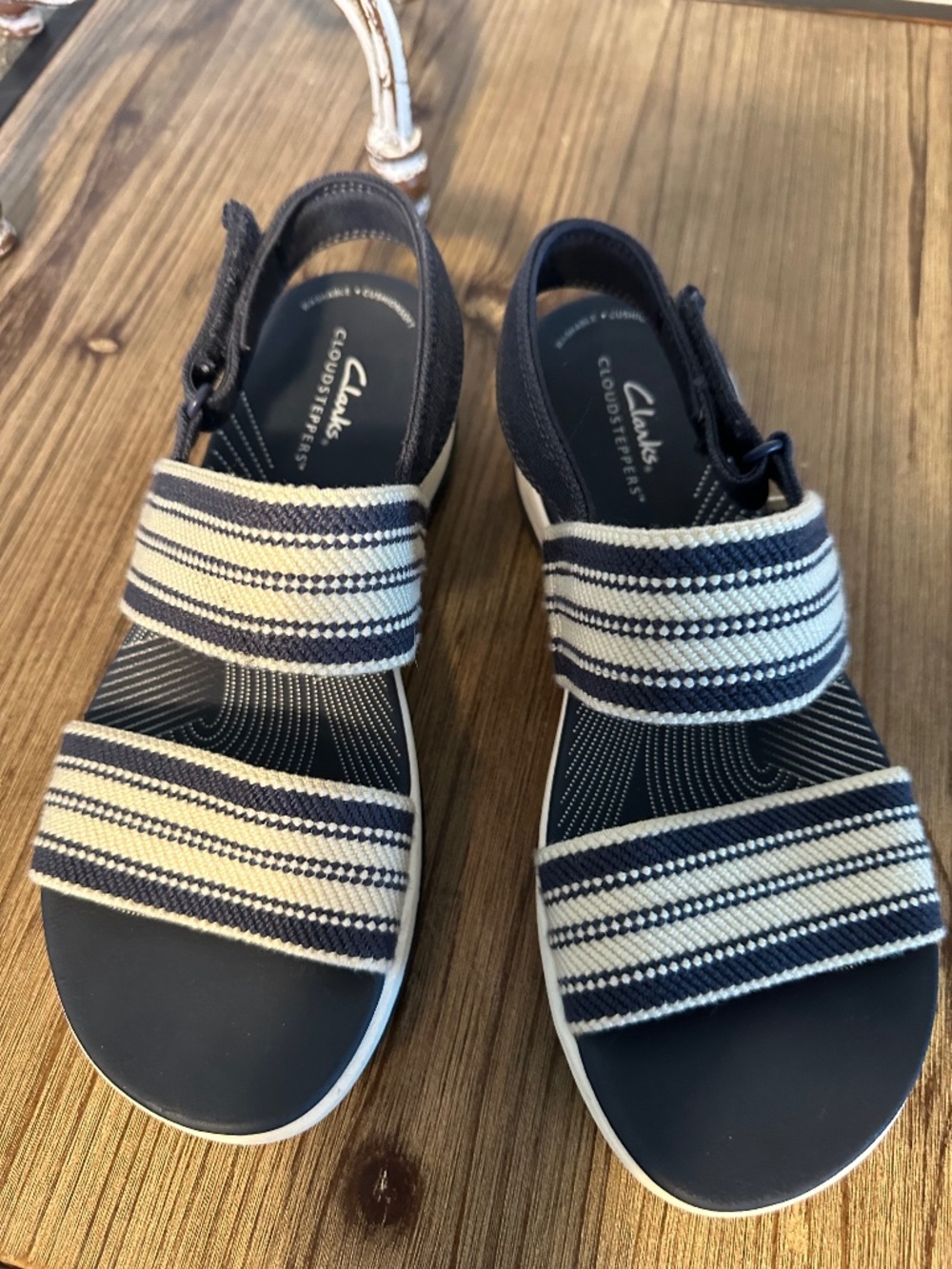 Clark’s Cloudstepper’s sandals, navy & white, size 7
